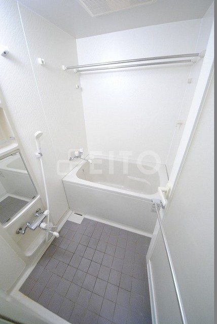 バス・シャワールーム　写真は１０４号室