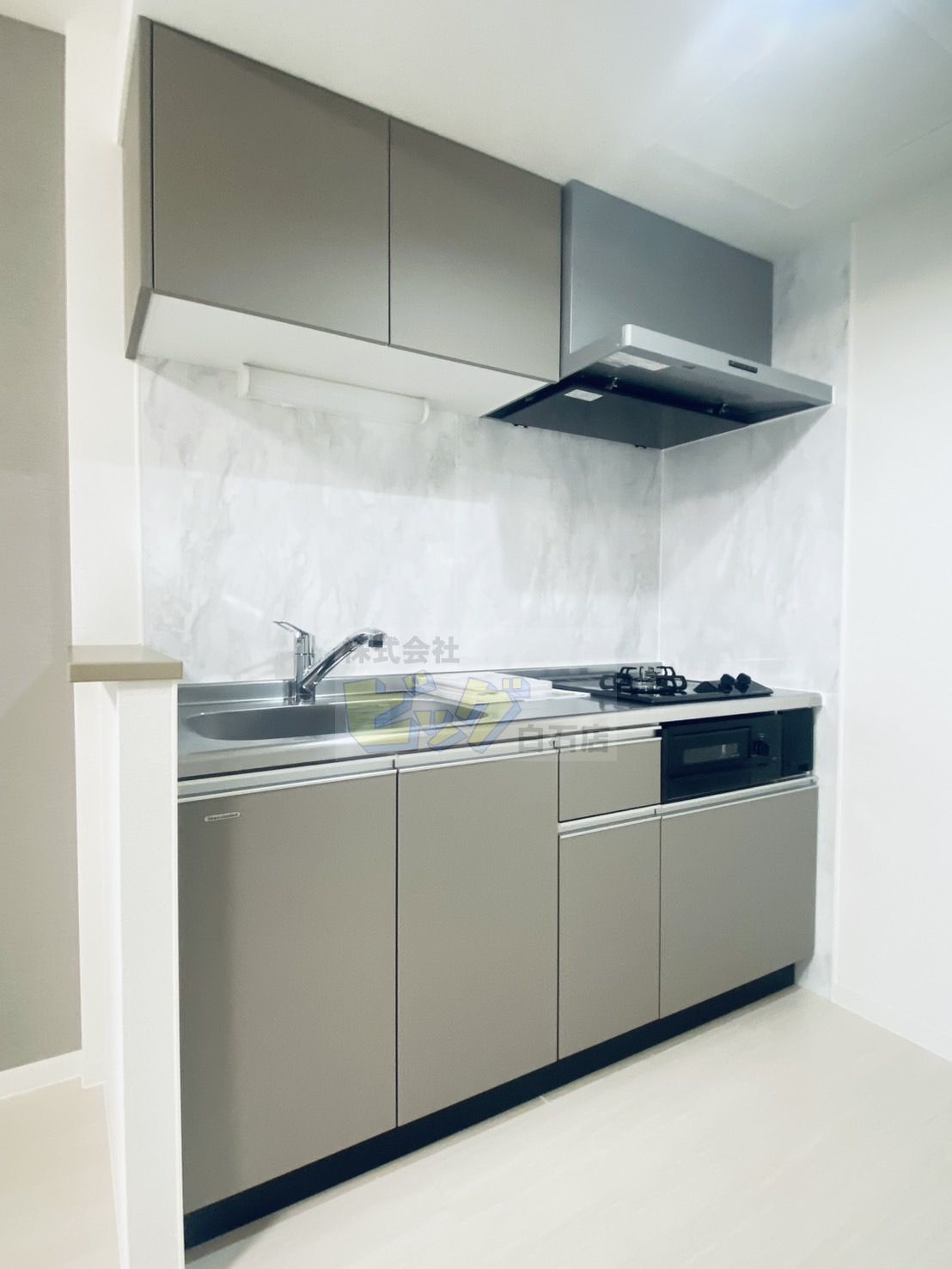 キッチン　人気で使用しやすい独立型システムキッチンです♪