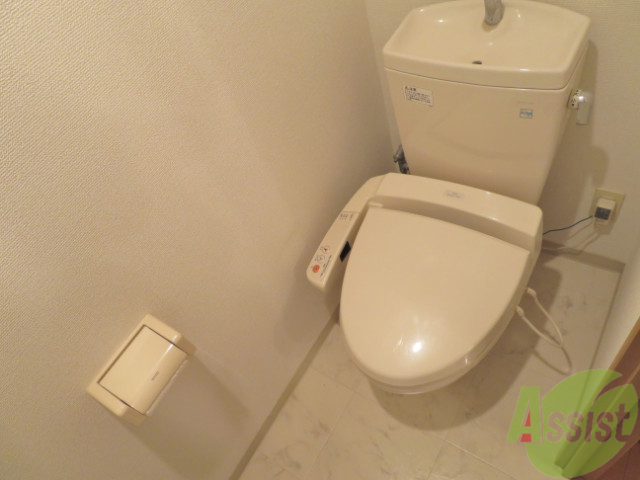 トイレ　トイレには、ウォシュレットが設置されているので便利ですね