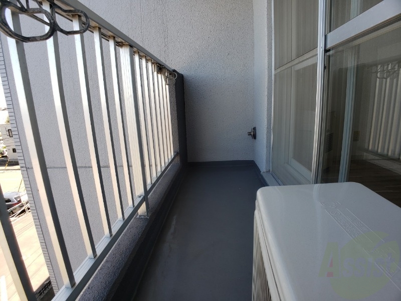 バルコニー　バルコニーです。洗濯物を干したり一息ついたりできますね！