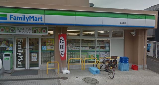 コンビニ　ファミリーマート釜台町店（コンビニ）まで332m