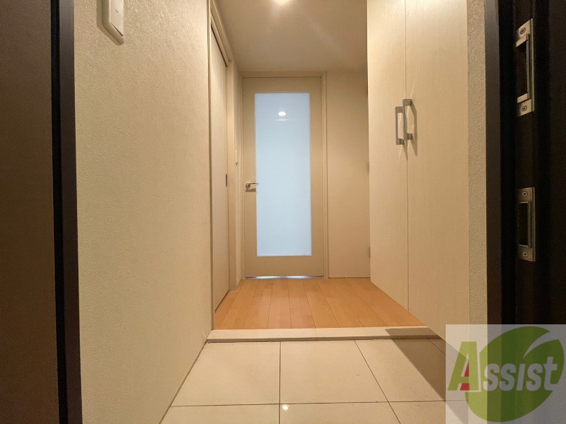 玄関　明るい印象の玄関です。シューズボックスもあります！