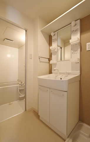 洗面設備　うれしい独立洗面台完備です