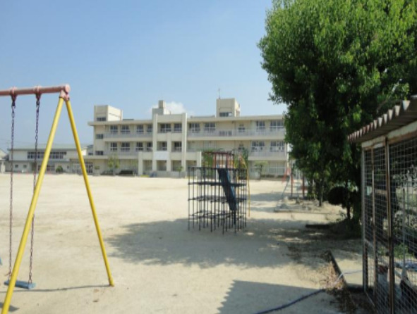 駐車場　福山市立曙小学校まで727ｍ