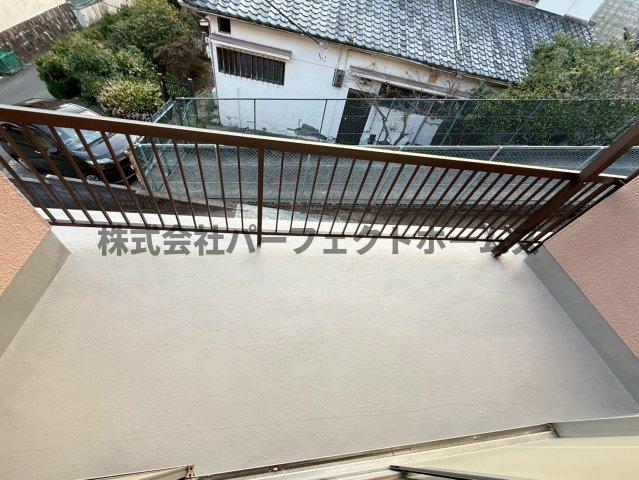 バルコニー　暖かな日差しのふりそそぐバルコニー