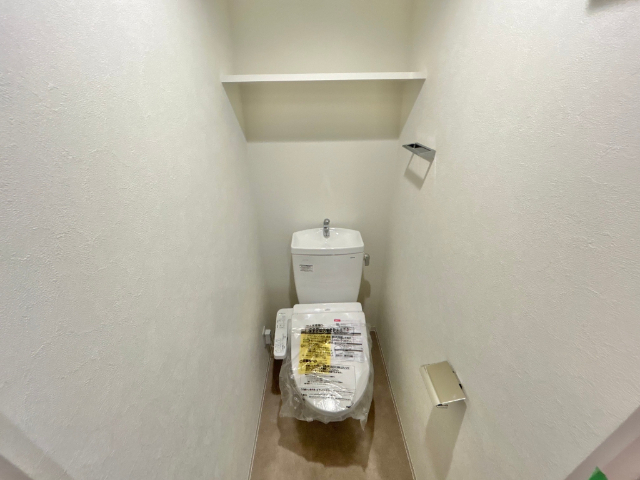 トイレ　温水洗浄便座付きです
