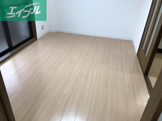 居室・リビング　室内