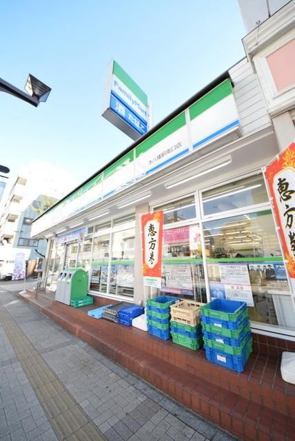 コンビニ　ファミリーマート（コンビニ）まで150m