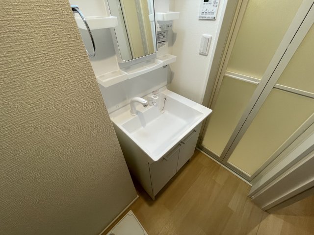 洗面設備　※別号室の参考写真です。