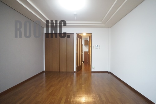 居室・リビング　写真は反転のお部屋です