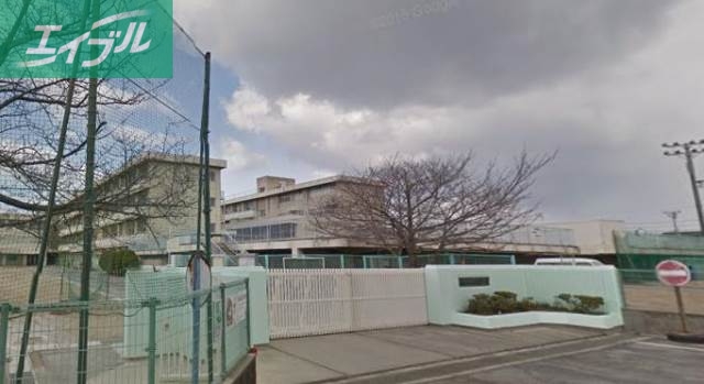 小学校　岡山市立芳泉小学校（小学校）まで593m