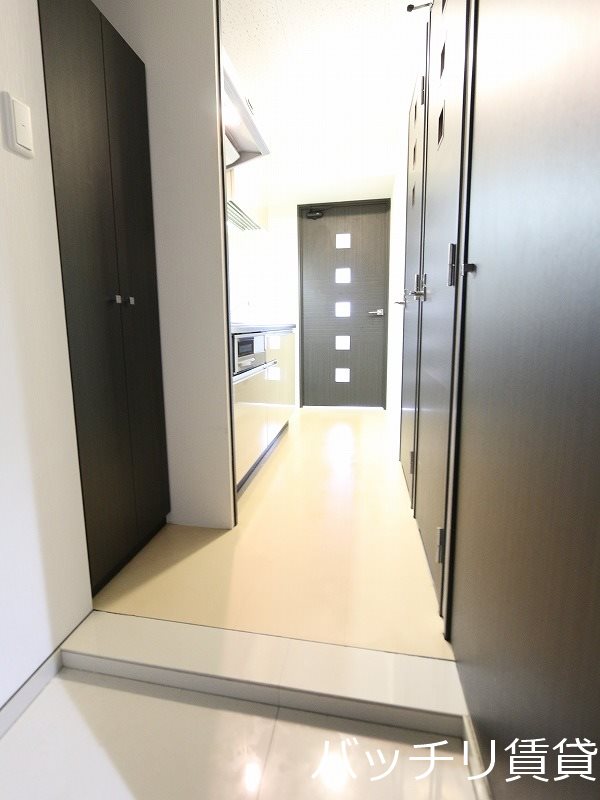玄関　※室内写真等は同型タイプの為、現状優先となります。