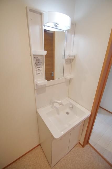 洗面設備　★朝の支度に便利な独立洗面台★