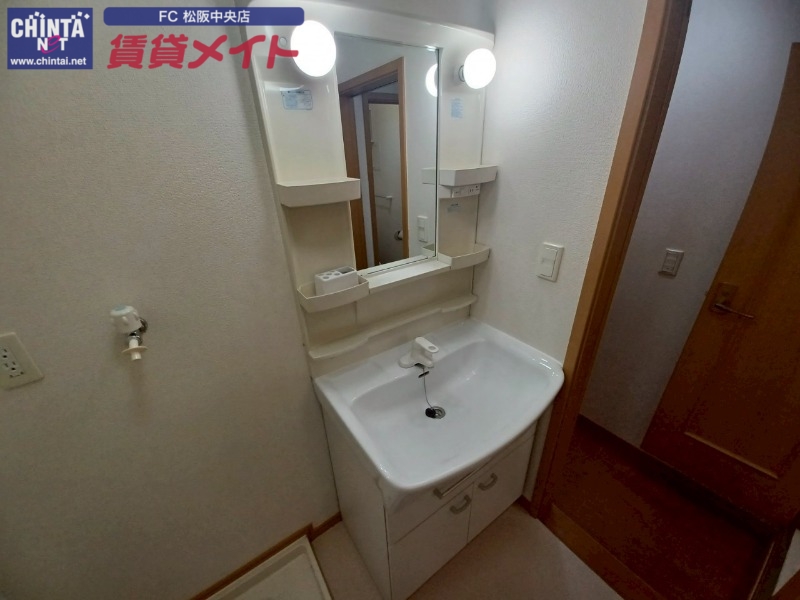 洗面設備　同物件別部屋のお写真です。