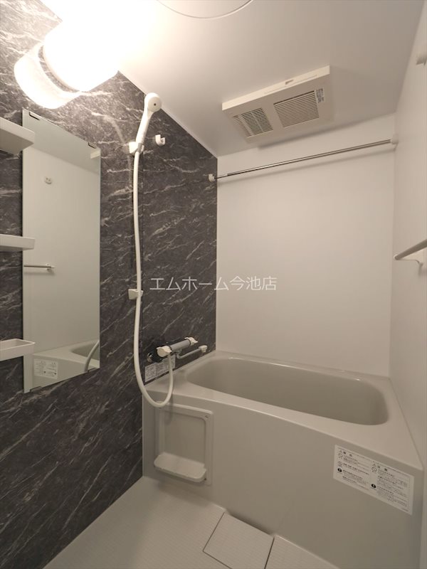 バス・シャワールーム　浴室暖房乾燥機能付バス