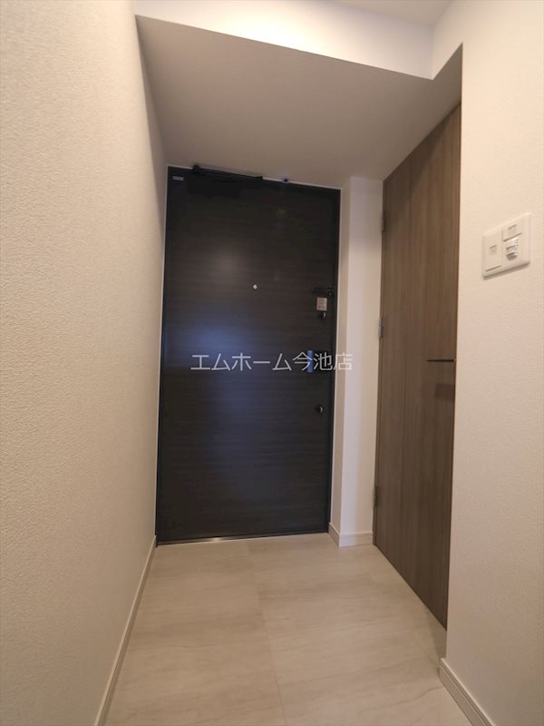 玄関　玄関（シューズボックス完備）
