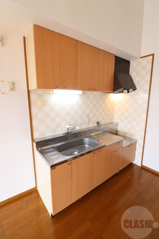 キッチン　収納豊富なキッチンスペース