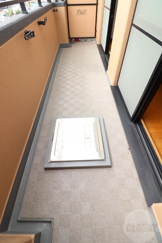 バルコニー　南向きの明るいバルコニーです