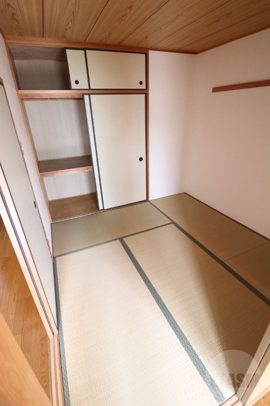 その他設備　４．５帖の和室です