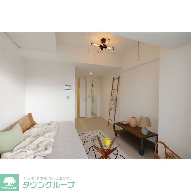 居室・リビング　家具/調度品に関しては配置例を示したものであり、実際の賃貸…