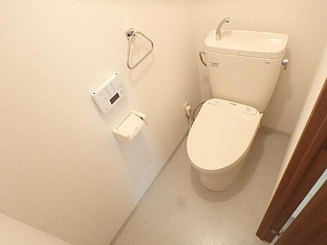 トイレ　（別タイプ参考写真）メゾン平塚　板橋区板橋1