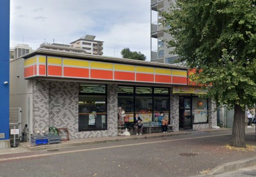 コンビニ　デイリーヤマザキ 奈良屋店（コンビニ）まで242m