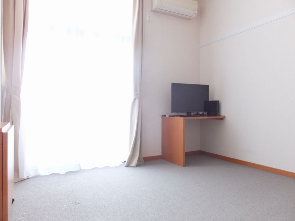 居室・リビング　大型家電設置済みのお部屋です。