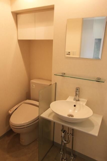 洗面設備　独立洗面台です