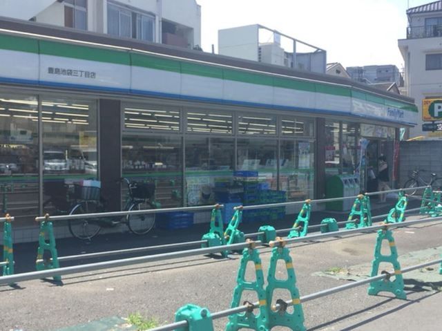コンビニ　ファミリーマート豊島池袋三丁目店（コンビニ）まで493m