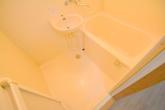 バス・シャワールーム　ゆったりと入るなら、お風呂とトイレとは別々が嬉しいですよね。