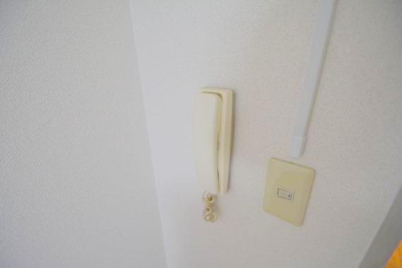 セキュリティ　インターホンで突然の来訪者を事前にチェック