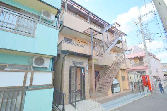 建物外観　落ち着いた色合いの綺麗なマンションです。