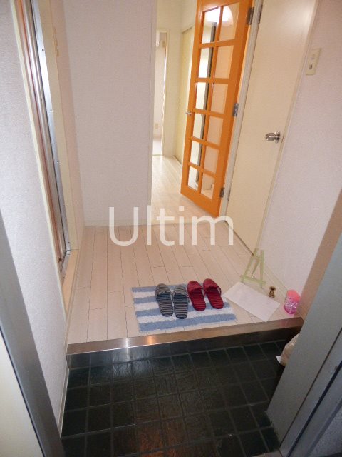 玄関　別部屋のお写真です。ご参考までに！