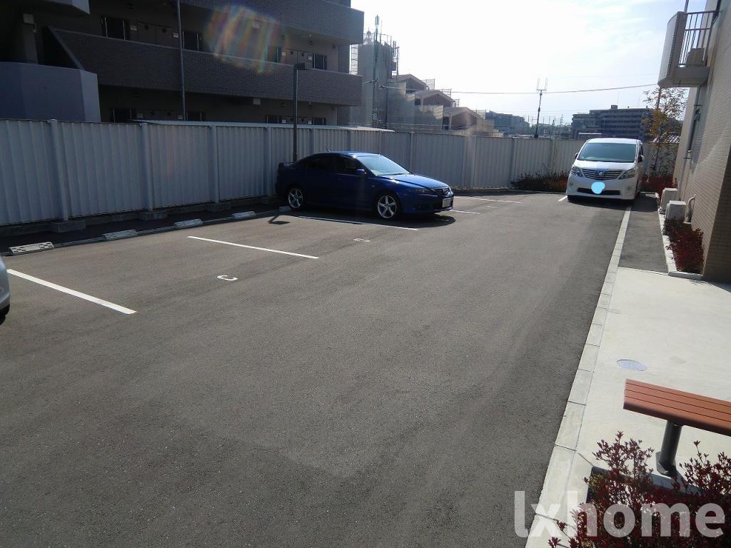 駐車場　駐車場があるので、車を買う予定の方も安心です
