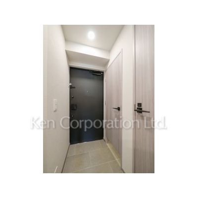 玄関　同タイプ10階のお部屋を撮影。仕様が異なることがあります。