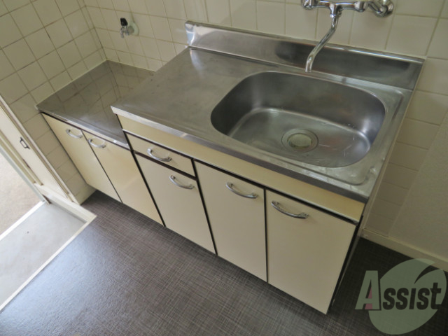 キッチン　キッチンはこちらです。流しが広くて使いやすそうです。