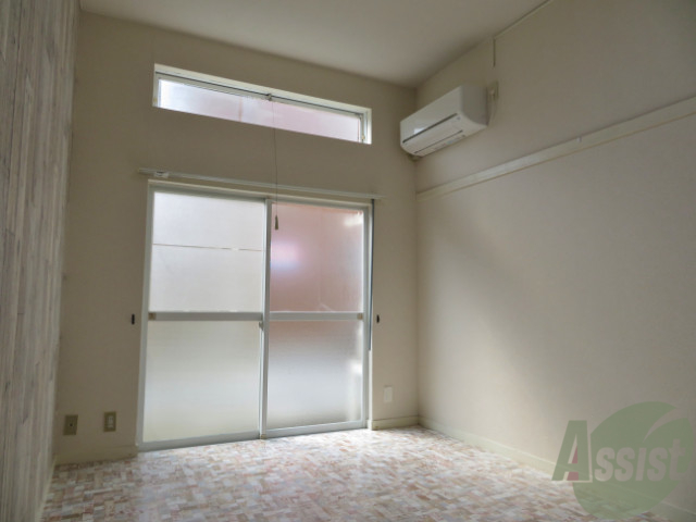 その他部屋・スペース　全面フローリングなのでベットも楽々置けますね