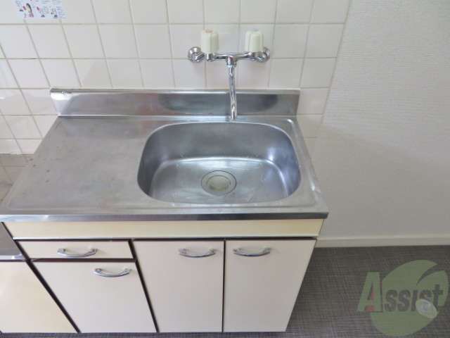 洗面設備　洗面台。朝の身支度はここでばっちり決めましょう。