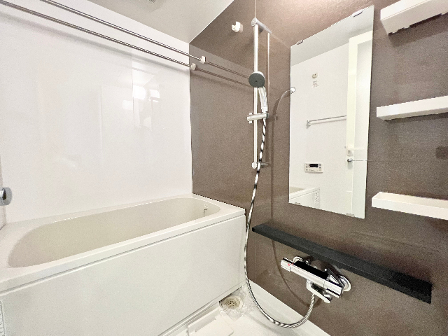 バス・シャワールーム　洗濯パン