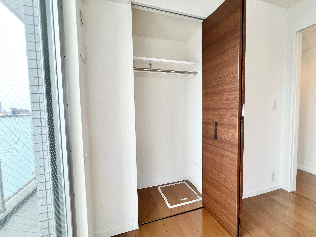 収納　カウンターキッチンで広々オシャレなリビング