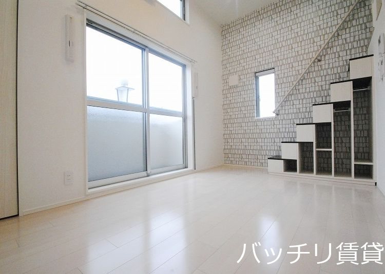 バルコニー　別号室タイプの為、現状を優先致します。