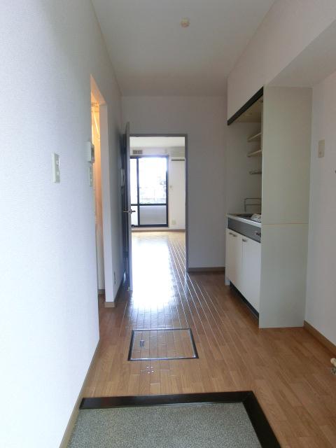 玄関　収納もある玄関です