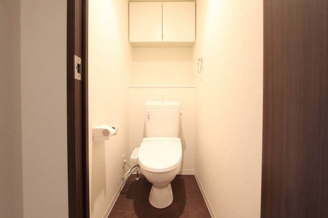 トイレ　ウォシュレットつき個室トイレです