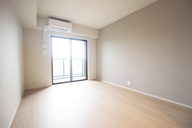 居室・リビング　９０６号室の写真です