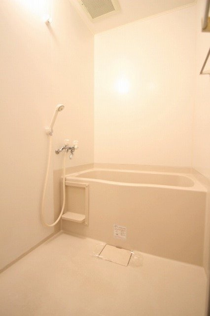 バス・シャワールーム　同物件別号室のものです。