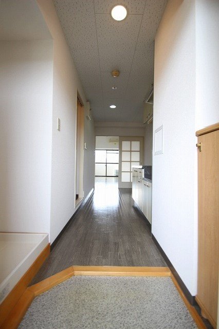 玄関　同物件別号室のものです。