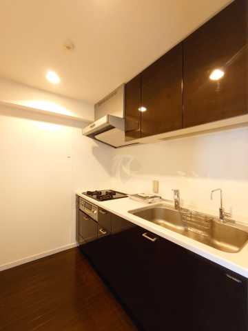 キッチン　写真は別部屋の参考写真となります