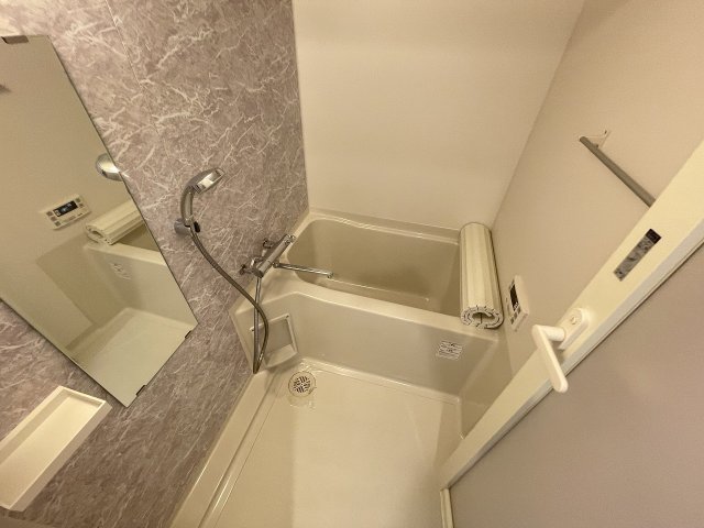 バス・シャワールーム　コンパクトで使いやすいお風呂です