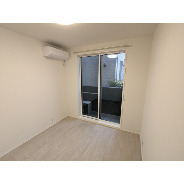 居室・リビング　洋室５帖（東）