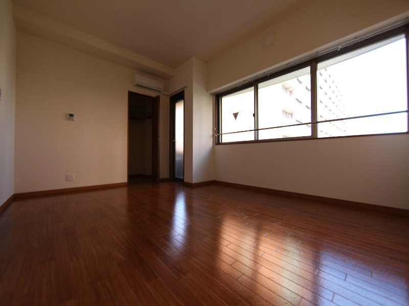 バルコニー　洋室10.7帖　ウォークインクローゼット付（収納充実してます